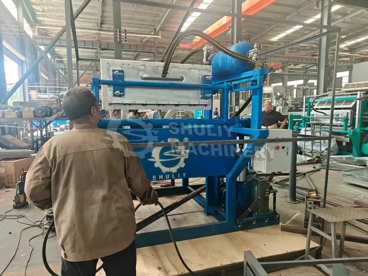 Egg tray making machine for wooden package