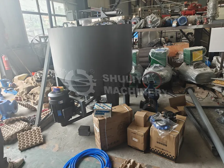 Pulping machine used for paper tray making