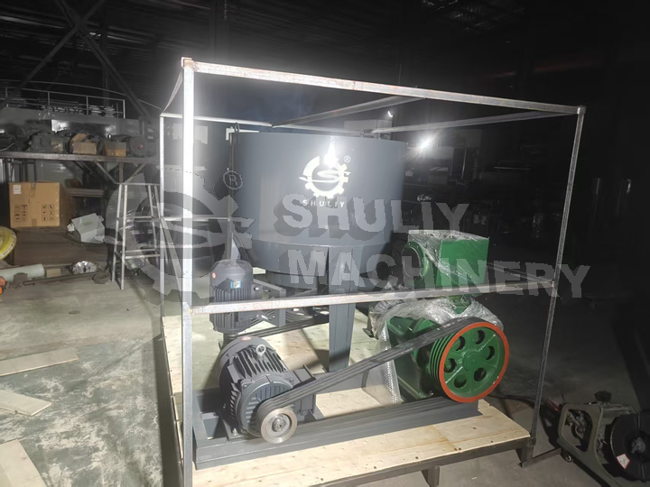 Paper pulping machine for packing